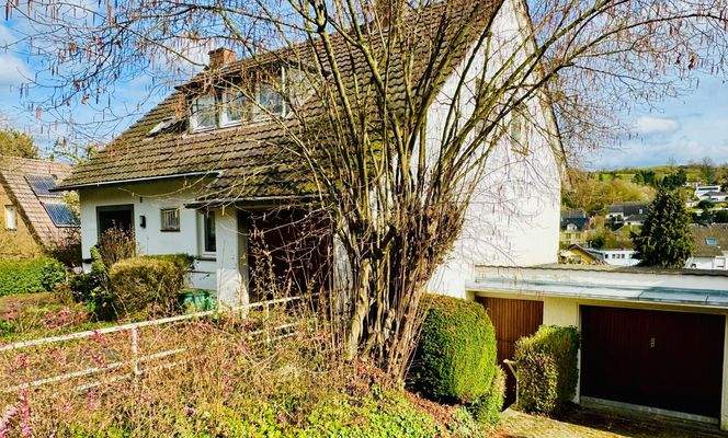 Ansicht mit zweiter Garage