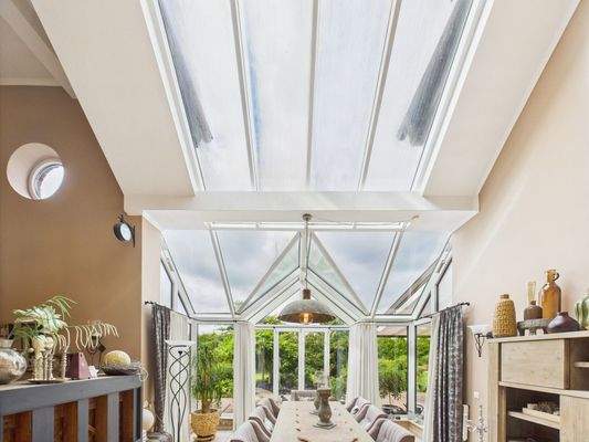 CAM03784G0-PR0075-STILL020