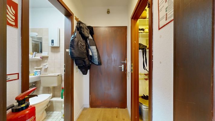 Eingangsflur mit Wohnungstür