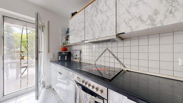 Küche mit Einbauküche