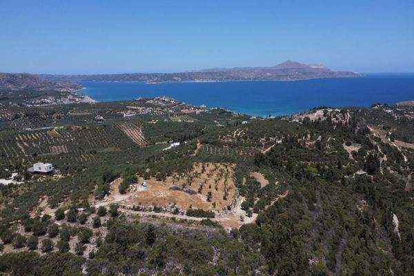 Kreta, Tsivaras: Grundstück in malerischer Lage mit Meerblick zu verkaufen