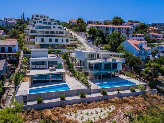 Hochmoderne Ästhetik zeichnet das Exterieur aus