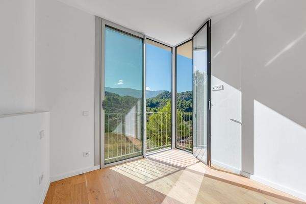 Weiteres sehr helles Schlafzimmer