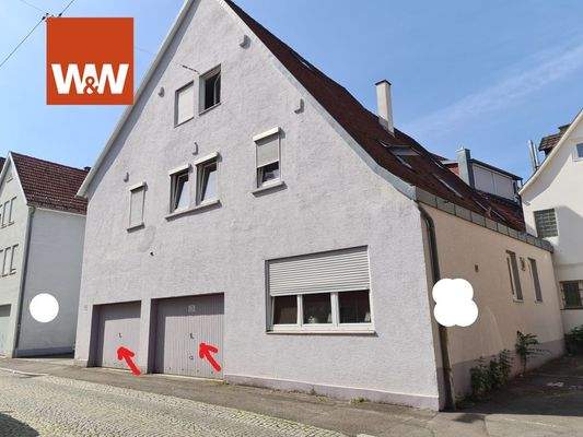 Außenansicht und Garagen