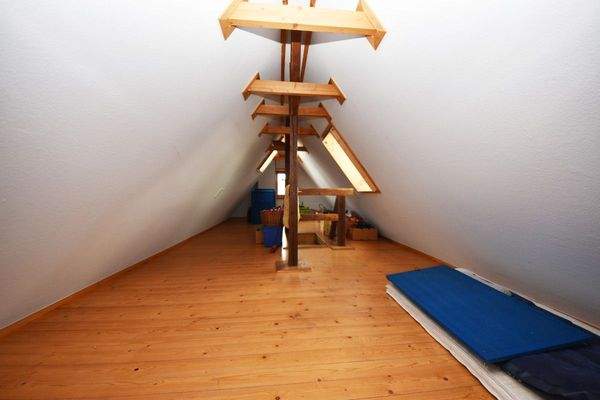 Dachboden über Ruckzucktreppe