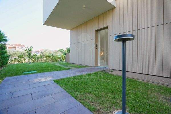 Großzügiger Wohnraum mit vielseitigen Gestaltungsmöglichkeiten 