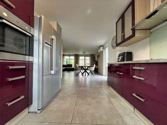 Küche Blick zum Wohn-Essbereich