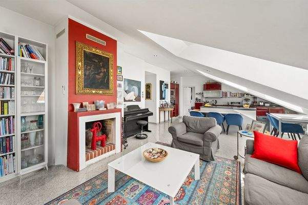 ... vermittelt mit seinem Kamin eine behagliche Atmosphäre