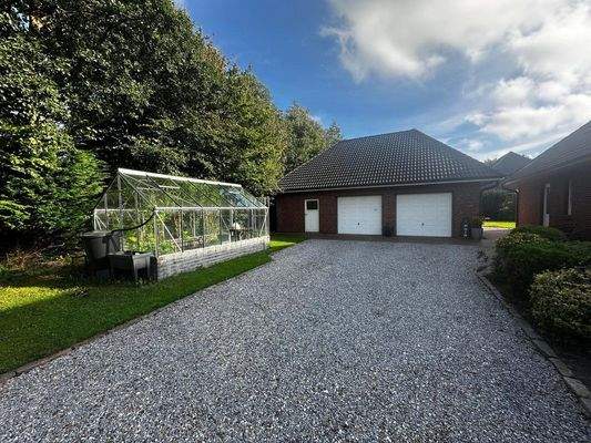 Doppelgarage mit elektrischen 