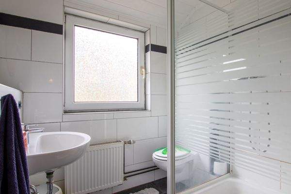 Bad 1 DG angebautes Wohnhaus 