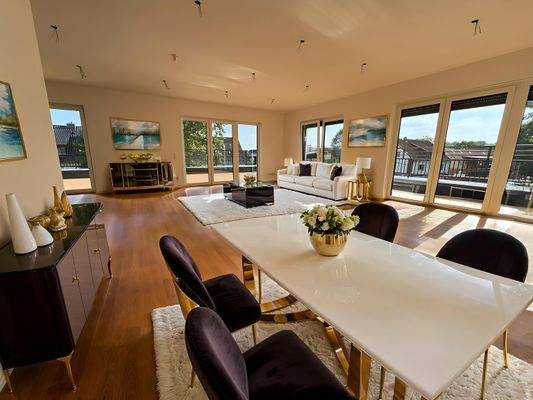 Küche-, Ess- und Wohnbereich