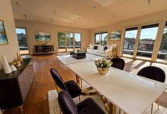 Küche-, Ess- und Wohnbereich