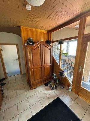 25 Flur zuzm Bad im EG und TrH