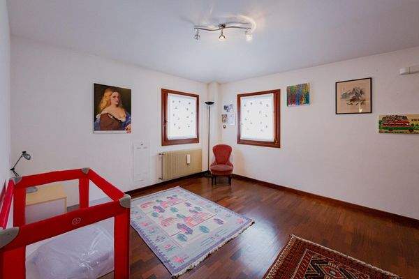 Eckhaus in Udine in der Via Grazzano