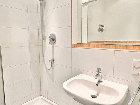 Badezimmer Ansicht 1.jpg