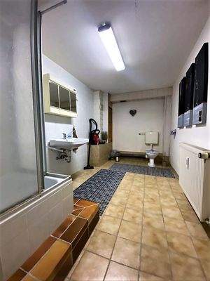 Badezimmer im Untergeschoss