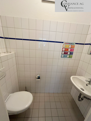 06. Mitarbeitertoilette