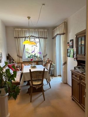 Esszimmer 1. Kinderzimmer mit kl. Balkon6a7c6ed6-6d4f-4945-a599-297ed781e257