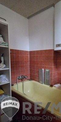 44 Bad mit Wanne OG Haus 2 Moosbrunn