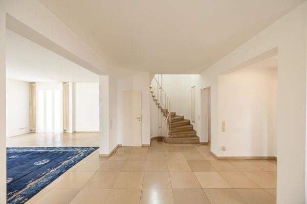 Diele und Treppenaufgang