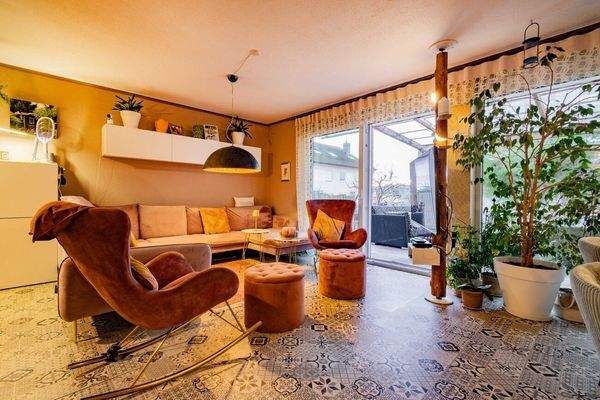 Offener Wohn- Essbereich mit Zugang zur Terrasse