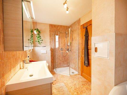 Badezimmer mit Dusche und ...