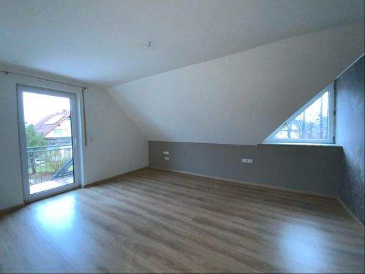 DG - Whg Nr. 2 -Zimmer 1 mit Zugang zum Balkon