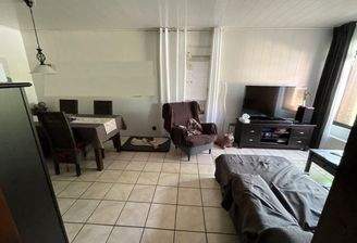 Wohnzimmer rechte Wohnung