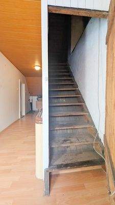 festverbaute Treppe zum Dachboden