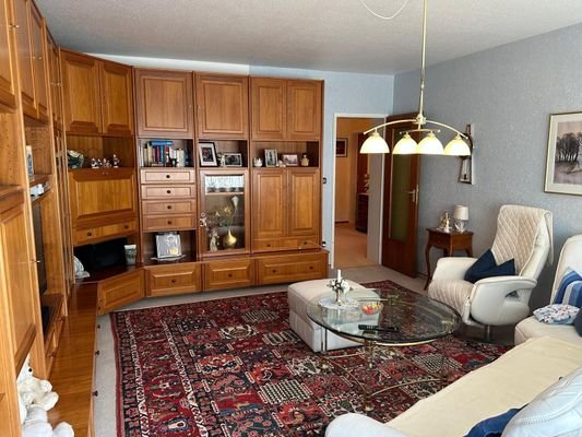 Wohnzimmer Richtung Flur 1d9f6a7af-3b71-4372-8648-ec1bc0385382