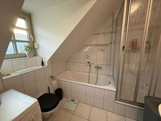 Badezimmer mit Waschmaschinenanschluss