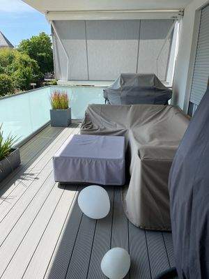 gemütlicher Balkon mit Süd-Ausrichtung 