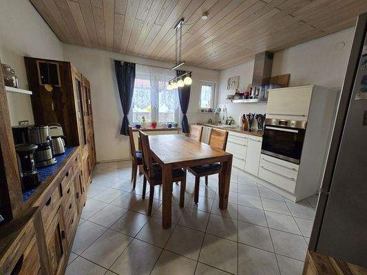 Küche mit Einbauküche