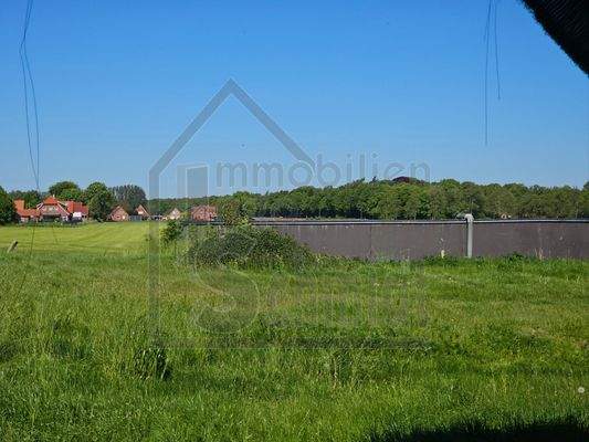 rückwärtig unverbaut