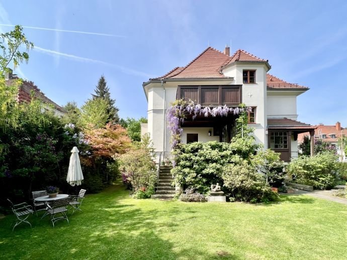 * Hochwertig sanierte Villa in ruhiger und grüner Bestlage *