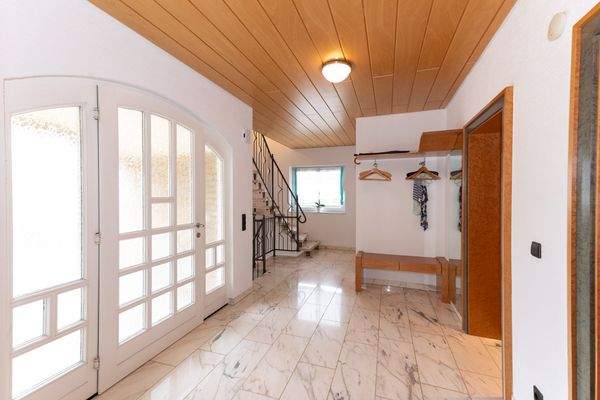 Großer, heller Flur Erdgeschoss