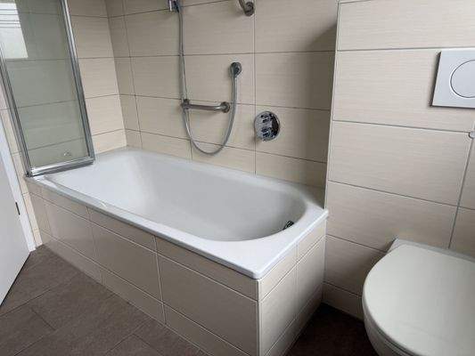 Wannenbad Whg EG links