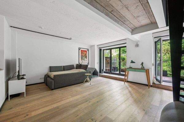 Untere Ebene mit Terrasse für private Ruhe