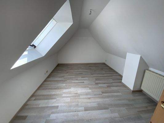 2. Kinderzimmer/Büro im DG