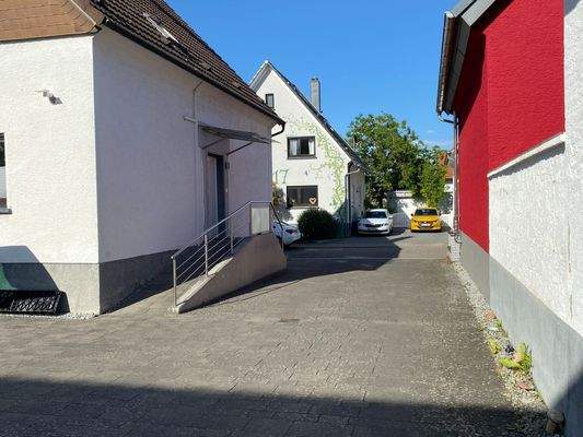 Hof Richtung Straße