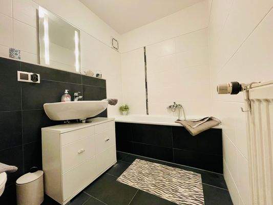 Badezimmer mit Wanne