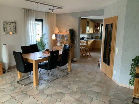 Teilansicht Wohn-/Esszimmer zur Küche