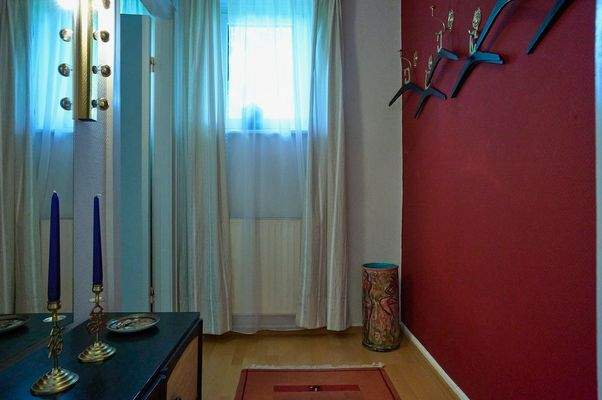 großzügige Diele mit Garderobentrakt