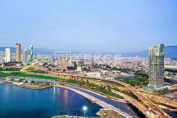 Sea-View Residence Apartments Near the Metro in İzmir Konak