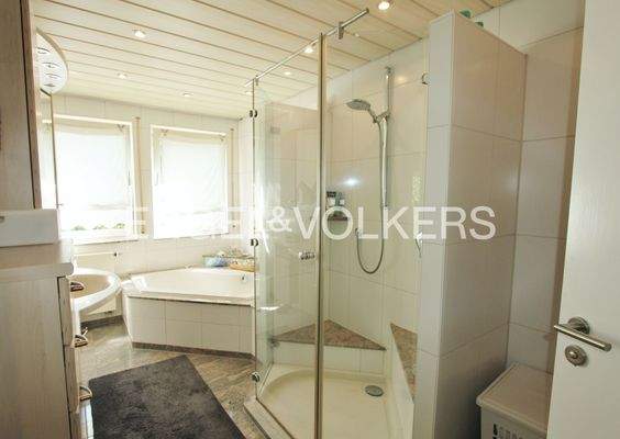 Badezimmer im Erdgeschoss