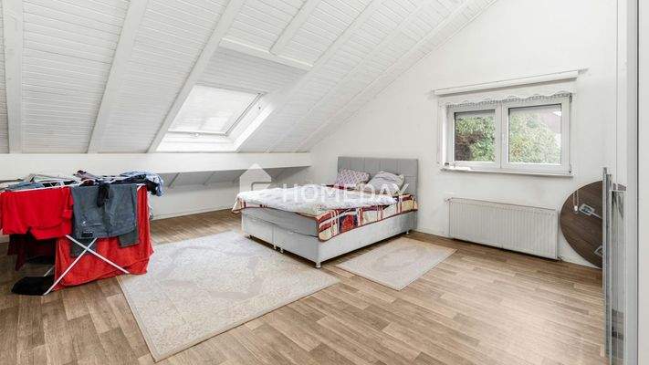 1. OG Schlafzimmer 2 1