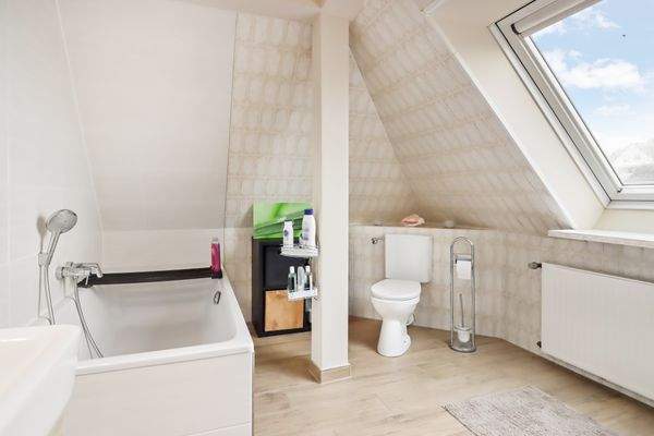 Badezimmer (Dachgeschoss)
