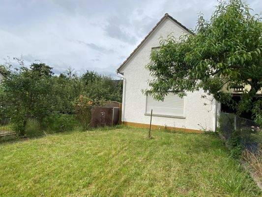 Hausansicht vom Vorgarten