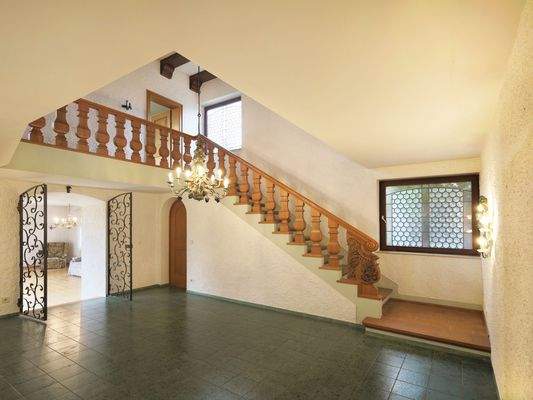 Empfangsraum und Galerie im Zentrum des Wohntrakes