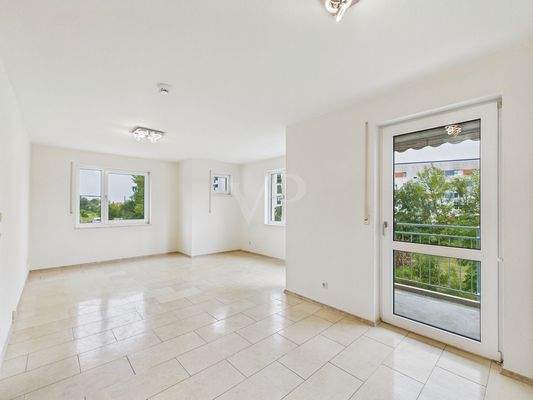 Wohn- und Essbereich mit Blick ins Grüne